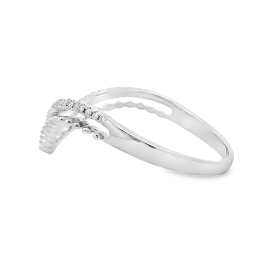 Anillos de banda de moda con diamantes de .09ct en oro blanco de 10KT