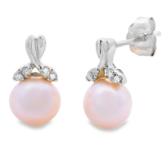 Pendientes de perlas de agua dulce y diamantes de .05 ct en oro blanco de 10 kt