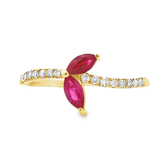Anillo de oro amarillo de 14 quilates con rubí de 0,35 ct y diamantes