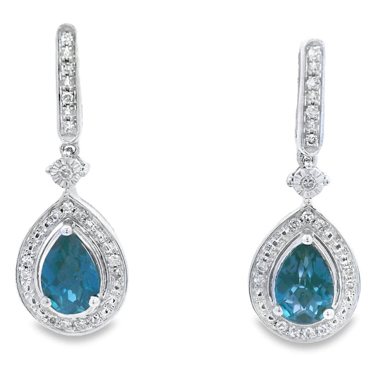 Pendientes colgantes de topacio azul Londres en oro blanco de 10 quilates