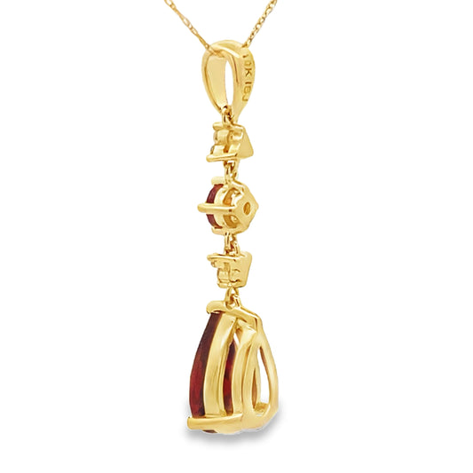 Colgantes de moda de granate y diamante de 2,25 ct en oro amarillo de 10 qt