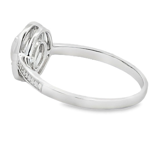 Anillo de ópalo y diamantes de 0,36 ct, oro blanco de 10 kt