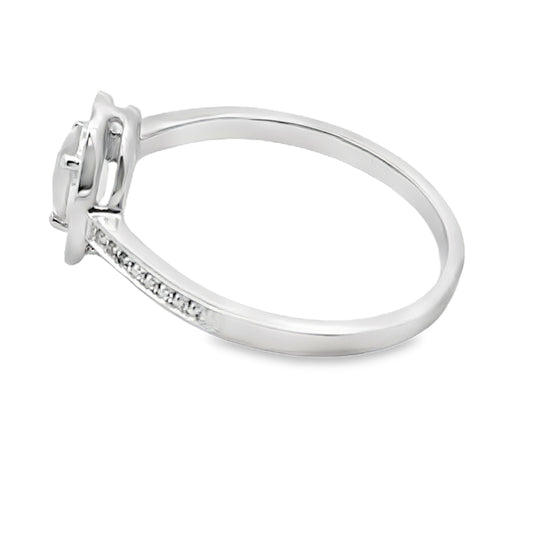 Anillo de cuarzo rosa y diamante de .44ct en oro blanco de 10kt
