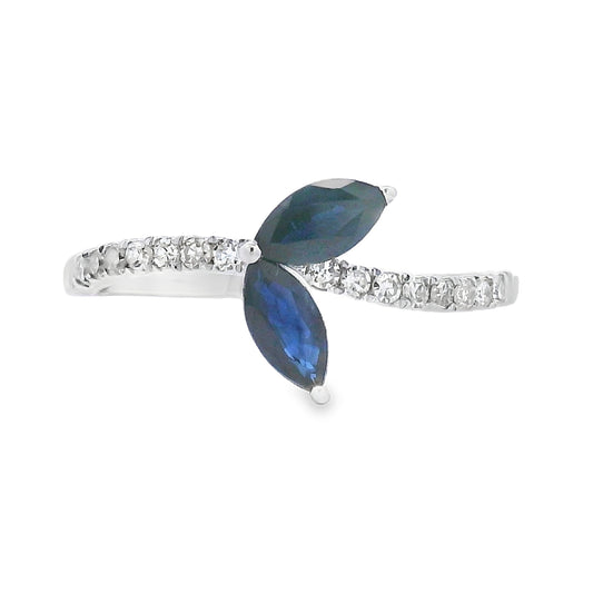 Anillo de zafiro y diamante de .36ct en oro blanco de 14kt