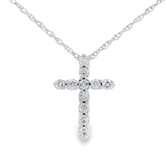 Colgante de cruz religiosa con diamantes de .12 ct en oro blanco de 14 kt