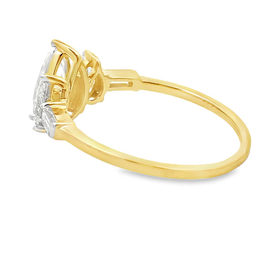 Anillo de 3 piedras de diamante cultivado en laboratorio de 1,50 ct de oro amarillo de 14 kt