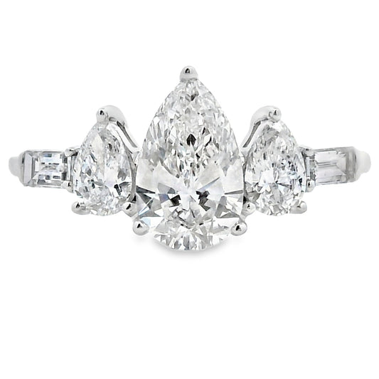 Anillo de 3 piedras de diamantes cultivados en laboratorio de 1,50 ct de oro blanco de 14 K