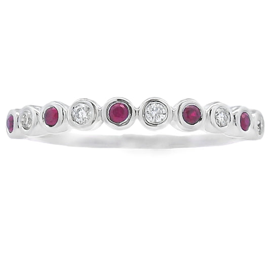 Anillo apilable de rubí y diamantes de .18ct en oro blanco de 14K