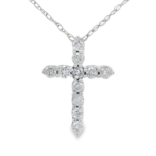 Colgante de cruz religiosa con diamante de .19 ct en oro blanco de 14 kt