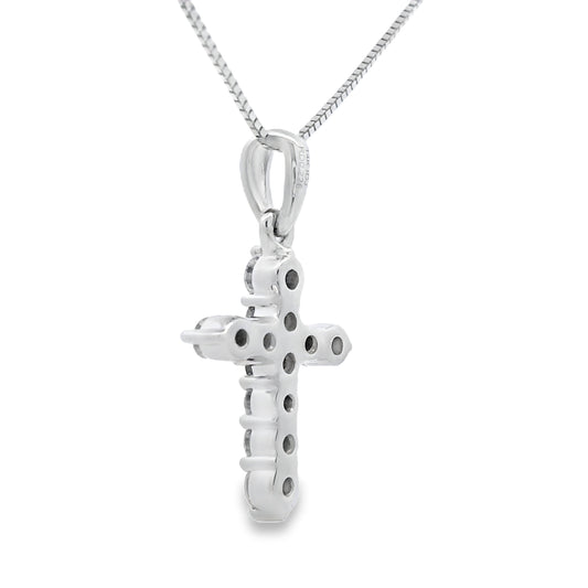 Colgante religioso de cruz de oro blanco de 14kt con diamante de 0,23 qt