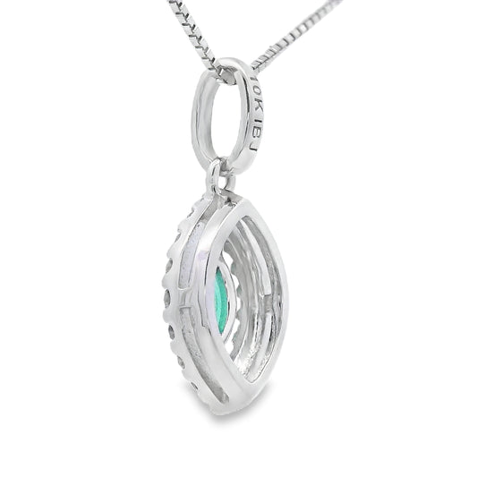 Colgantes de moda de diamante esmeralda de .21 qt en oro blanco de 10 kt