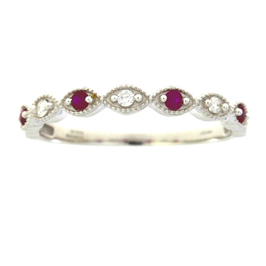Anillo de boda con diamante y rubí de .15 ct en oro blanco de 14 kt