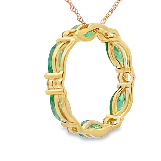 Colgante Círculo de Amor de Esmeralda y Diamante, Oro Amarillo de 10KT