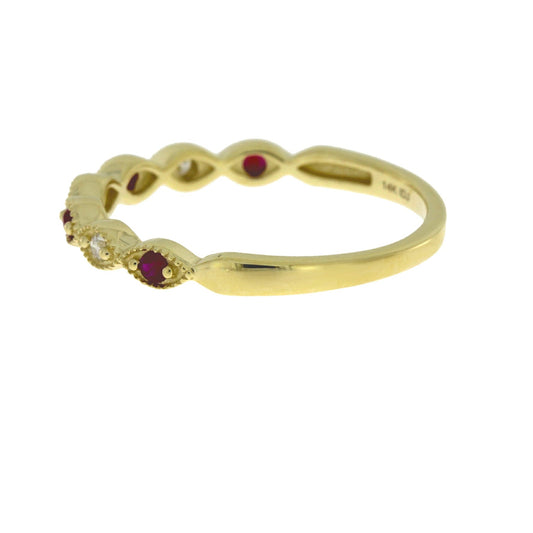Anillo de boda de oro amarillo de 14 quilates con diamantes y rubíes de 0,15 ct