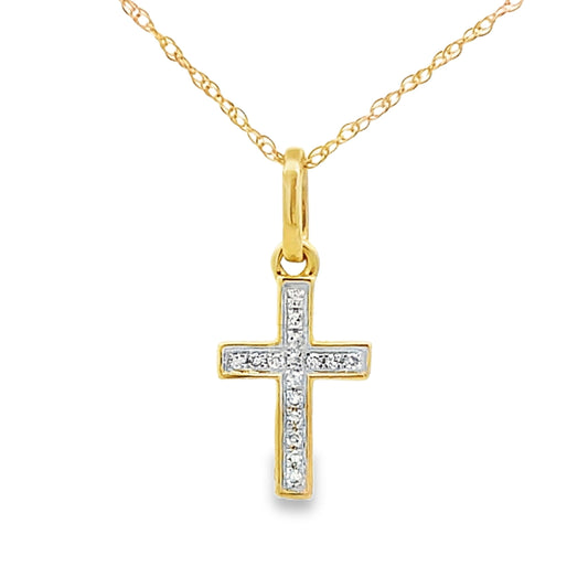 Colgante religioso de cruz con diamante de .04 ct en oro amarillo de 10 kt