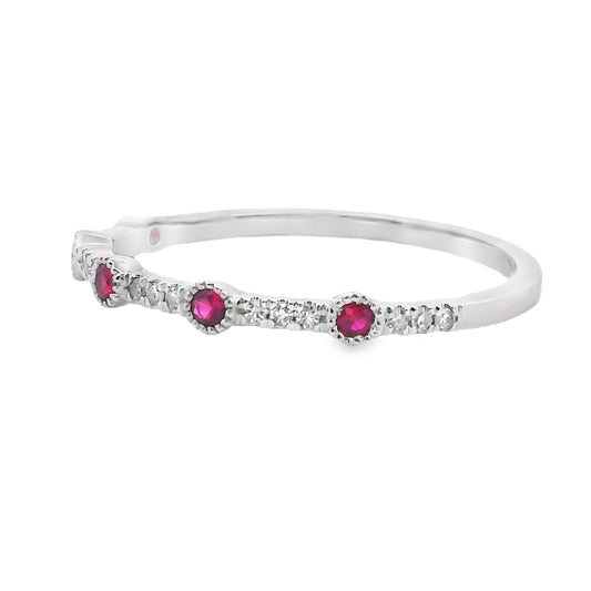 Anillo apilable de diamantes y rubíes de .16ct, oro blanco de 14kt
