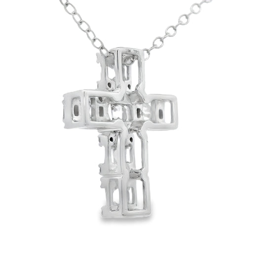 Colgante religioso de cruz con diamante de 0,50 qt, oro blanco de 10 kt