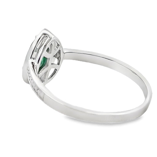 Anillo de diamante esmeralda de 0,42 qt en oro blanco de 10 kt