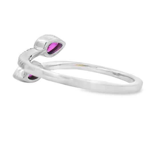 Anillo de rubí y diamantes natural de 0,64 ct en oro blanco de 14 K