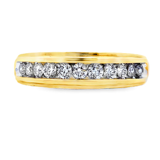Anillo de boda con diamante de .38 ct en oro amarillo de 10 kt