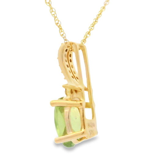 Colgantes de moda de peridoto y diamante de 0,37 ct de oro amarillo de 10 kt