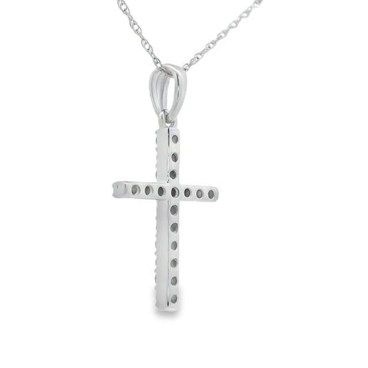 Colgante de cruz religiosa con diamante de .19 ct en oro blanco de 14 kt