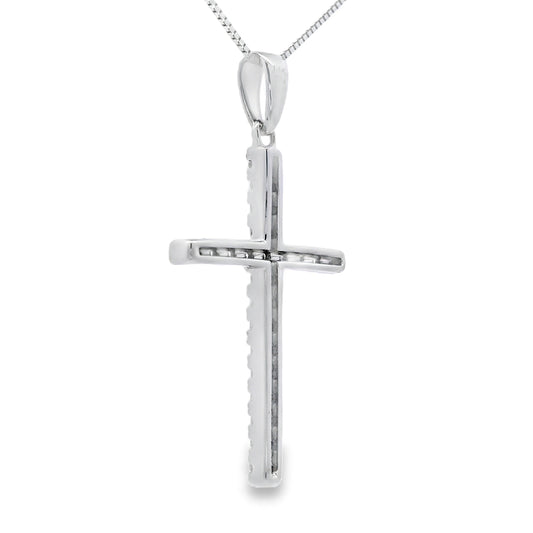 Colgante de cruz religiosa con diamantes de 0,21 ct en oro blanco de 14 kt