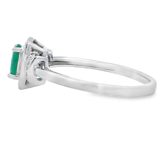 Anillo de diamante esmeralda de .45ct en oro blanco de 10kt