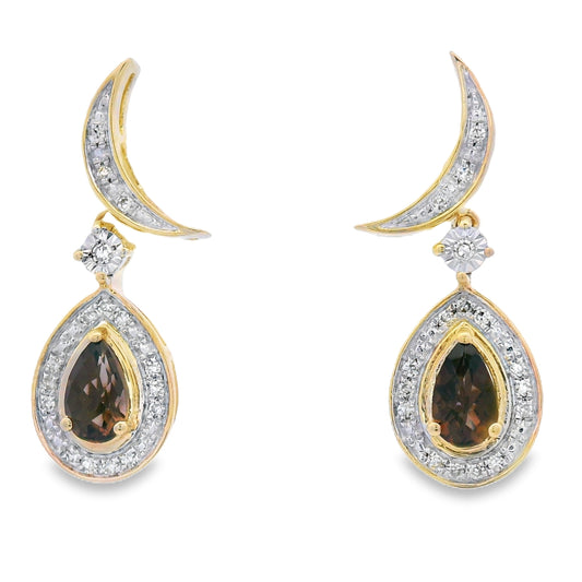 Pendientes colgantes de cuarzo y diamante de .47 ct en oro amarillo de 10 kt