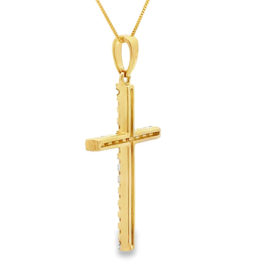 Colgante Cruz Religiosa con Diamante de 0,21 ct en Oro Amarillo de 14 kt