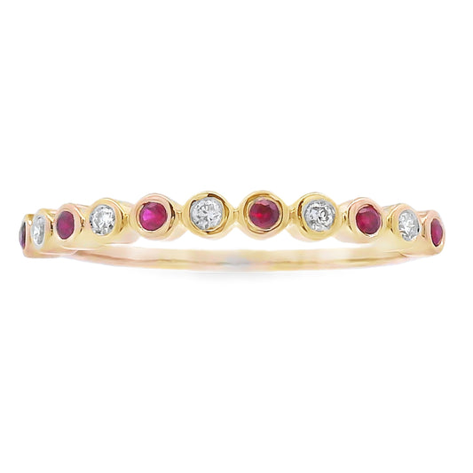 Anillo apilable de rubíes y diamantes de .13ct en oro amarillo de 14K