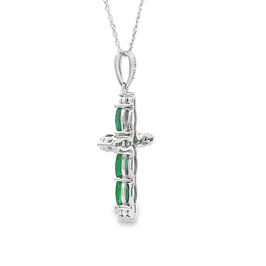 Colgante religioso de cruz con diamante esmeralda en oro blanco de 10 quilates