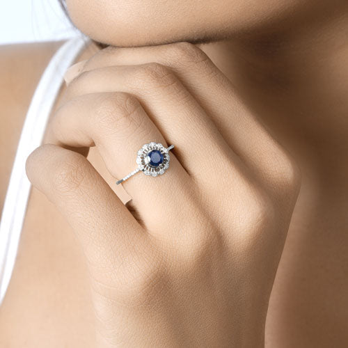 Anillo de oro blanco de 14K con zafiro azul auténtico de 0,78 quilates y diamante blanco