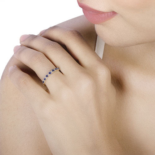 Anillo de oro amarillo de 14K con zafiro azul genuino de 0,43 quilates y diamantes blancos