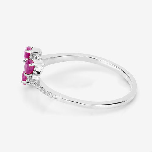 Anillo de oro blanco de 14K con rubí genuino de 0.68 quilates y diamantes blancos