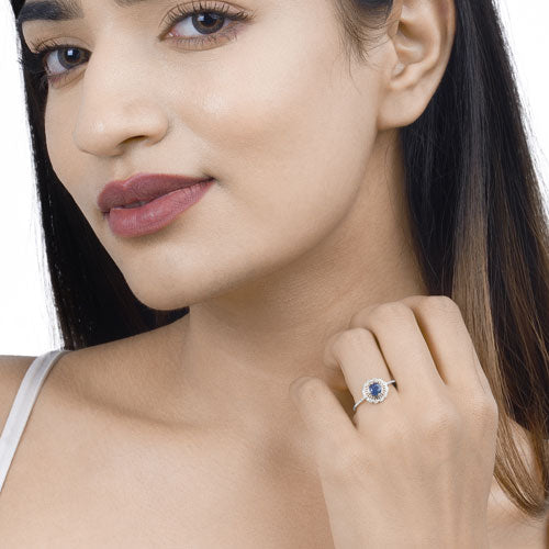 Anillo de oro blanco de 14K con zafiro azul genuino de 0.72 quilates y diamante blanco
