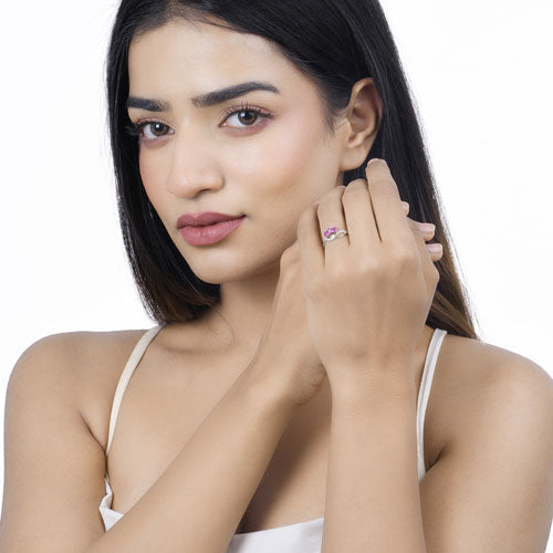 Anillo de oro blanco de 14K con rubí auténtico de 0,71 quilates y diamantes blancos