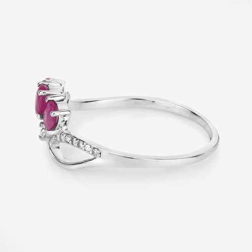 Anillo de oro blanco de 14K con rubí auténtico de 0,71 quilates y diamantes blancos