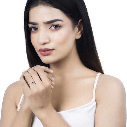 Anillo de oro blanco de 14 quilates con zafiro azul auténtico de 0,38 quilates y diamantes blancos
