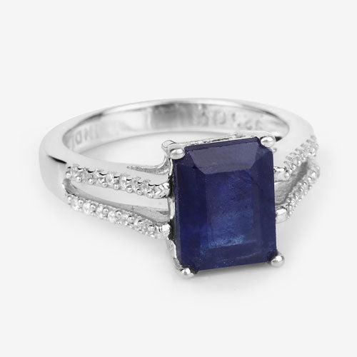 Anillo de plata de ley .925 con zafiro relleno de vidrio de 3.07 quilates y circonita blanca
